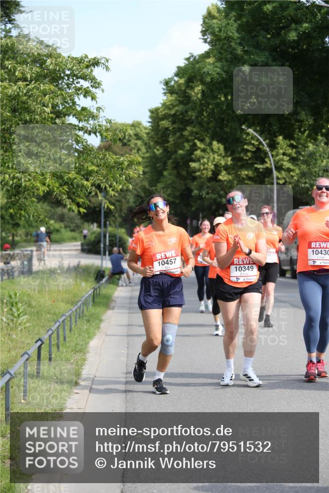 15.06.2025 - REWE Women's Run Jannik Wohlers http://msf.ph/oto/7951532 15.06.2025 09:50:59 Laufen 10457, 10349, 0077, 10430 meine-sportfotos.de