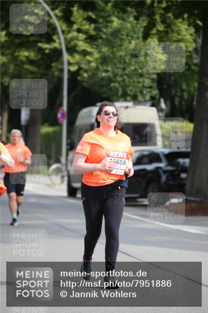 15.06.2025 - REWE Women's Run Jannik Wohlers http://msf.ph/oto/7951886 15.06.2025 09:51:42 Laufen 8658 meine-sportfotos.de