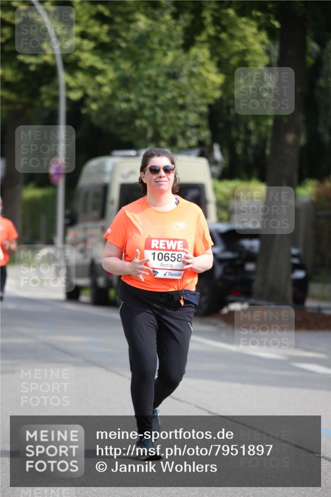 15.06.2025 - REWE Women's Run Jannik Wohlers http://msf.ph/oto/7951897 15.06.2025 09:51:43 Laufen 10658 meine-sportfotos.de