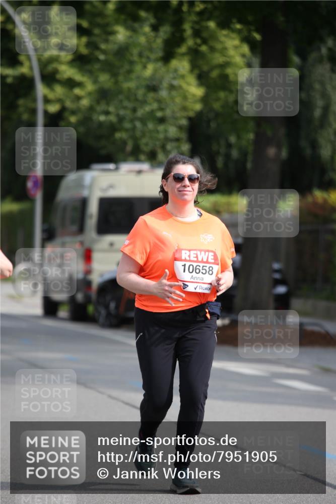 15.06.2025 - REWE Women's Run Jannik Wohlers http://msf.ph/oto/7951905 15.06.2025 09:51:43 Laufen 10658 meine-sportfotos.de