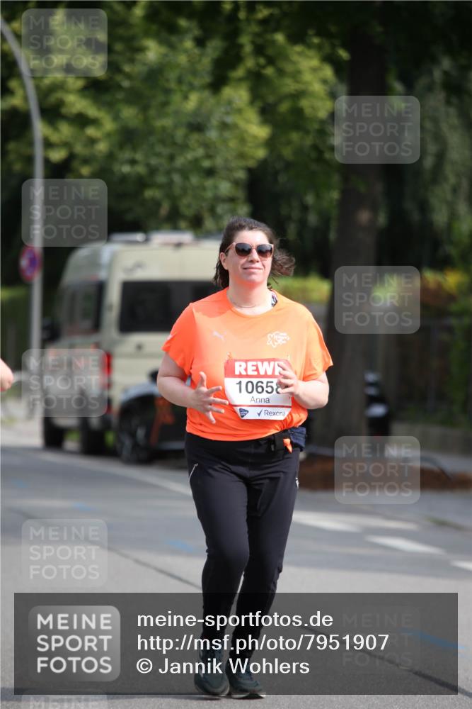 15.06.2025 - REWE Women's Run Jannik Wohlers http://msf.ph/oto/7951907 15.06.2025 09:51:43 Laufen 10658 meine-sportfotos.de