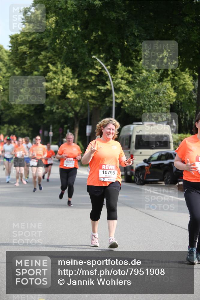 15.06.2025 - REWE Women's Run Jannik Wohlers http://msf.ph/oto/7951908 15.06.2025 09:51:44 Laufen 10798 meine-sportfotos.de