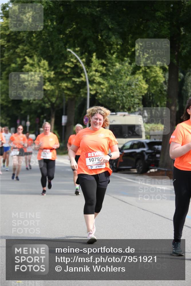 15.06.2025 - REWE Women's Run Jannik Wohlers http://msf.ph/oto/7951921 15.06.2025 09:51:44 Laufen 10799 meine-sportfotos.de