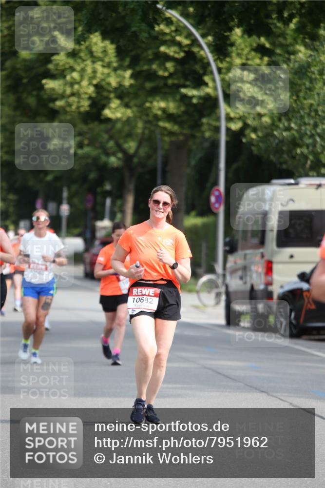 15.06.2025 - REWE Women's Run Jannik Wohlers http://msf.ph/oto/7951962 15.06.2025 09:51:49 Laufen 10682 meine-sportfotos.de