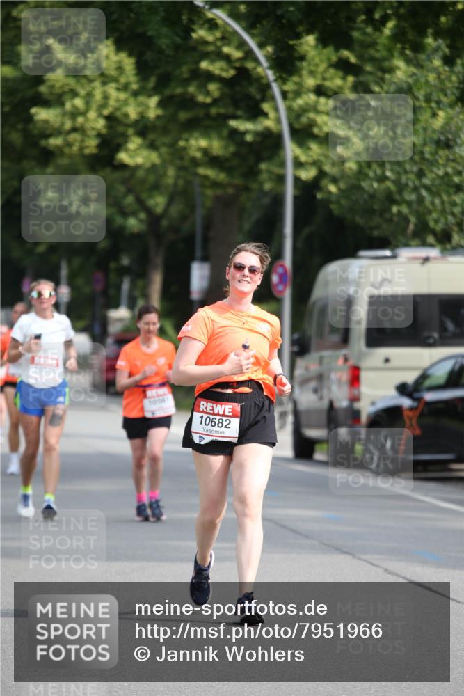 15.06.2025 - REWE Women's Run Jannik Wohlers http://msf.ph/oto/7951966 15.06.2025 09:51:50 Laufen 10546, 1056, 10682 meine-sportfotos.de
