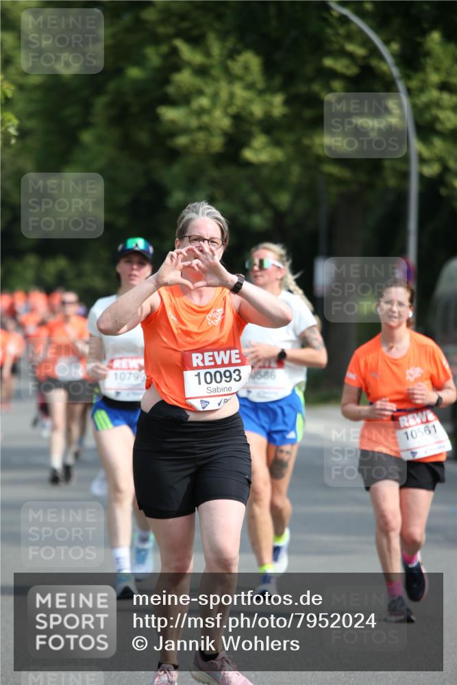 15.06.2025 - REWE Women's Run Jannik Wohlers http://msf.ph/oto/7952024 15.06.2025 09:51:54 Laufen 10799, 10093, 586, 10561 meine-sportfotos.de
