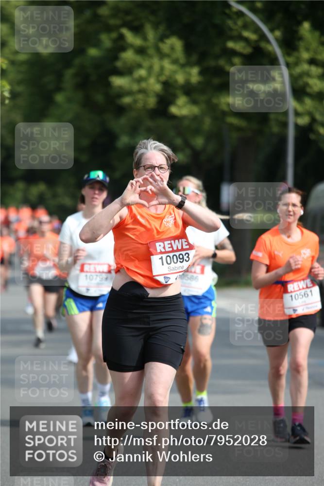 15.06.2025 - REWE Women's Run Jannik Wohlers http://msf.ph/oto/7952028 15.06.2025 09:51:54 Laufen 10799, 10093 meine-sportfotos.de
