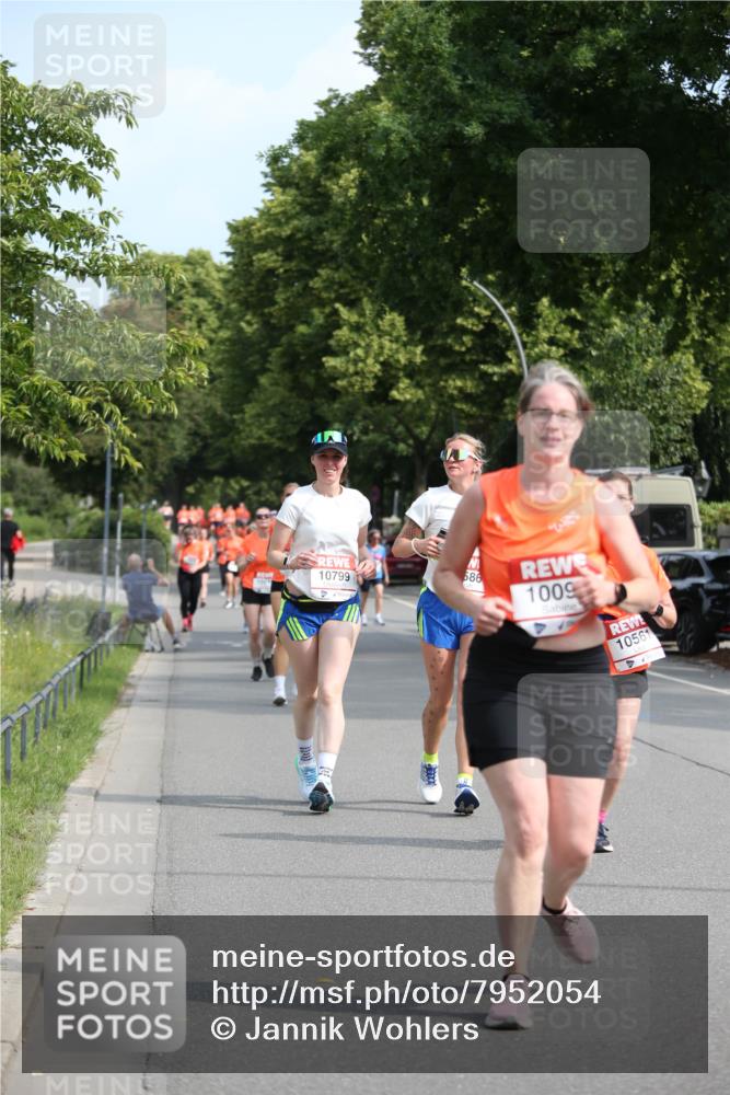 15.06.2025 - REWE Women's Run Jannik Wohlers http://msf.ph/oto/7952054 15.06.2025 09:51:56 Laufen 10799, 586, 1009, 10561 meine-sportfotos.de