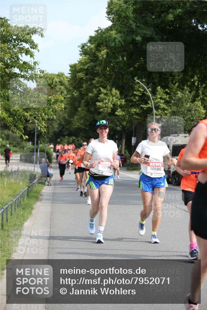 15.06.2025 - REWE Women's Run Jannik Wohlers http://msf.ph/oto/7952071 15.06.2025 09:51:57 Laufen 10799, 10586 meine-sportfotos.de