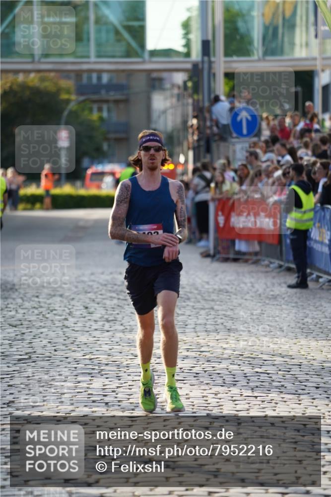 13.06.2025 - Holstenköstenlauf Felixshl http://msf.ph/oto/7952216 13.06.2025 19:39:25 Laufen 2274, 2403 meine-sportfotos.de