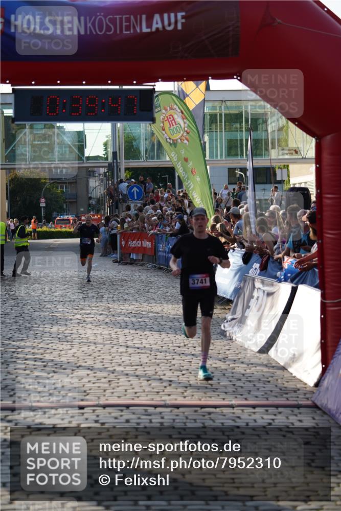 13.06.2025 - Holstenköstenlauf Felixshl http://msf.ph/oto/7952310 13.06.2025 19:39:46 Laufen 2352, 3741 meine-sportfotos.de
