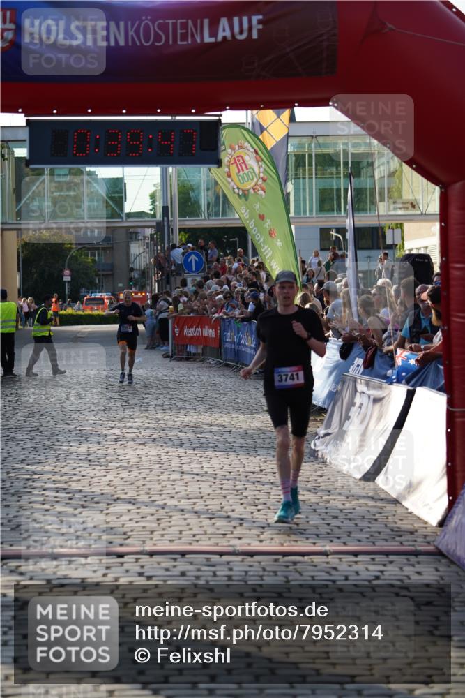 13.06.2025 - Holstenköstenlauf Felixshl http://msf.ph/oto/7952314 13.06.2025 19:39:46 Laufen 2352, 3741 meine-sportfotos.de