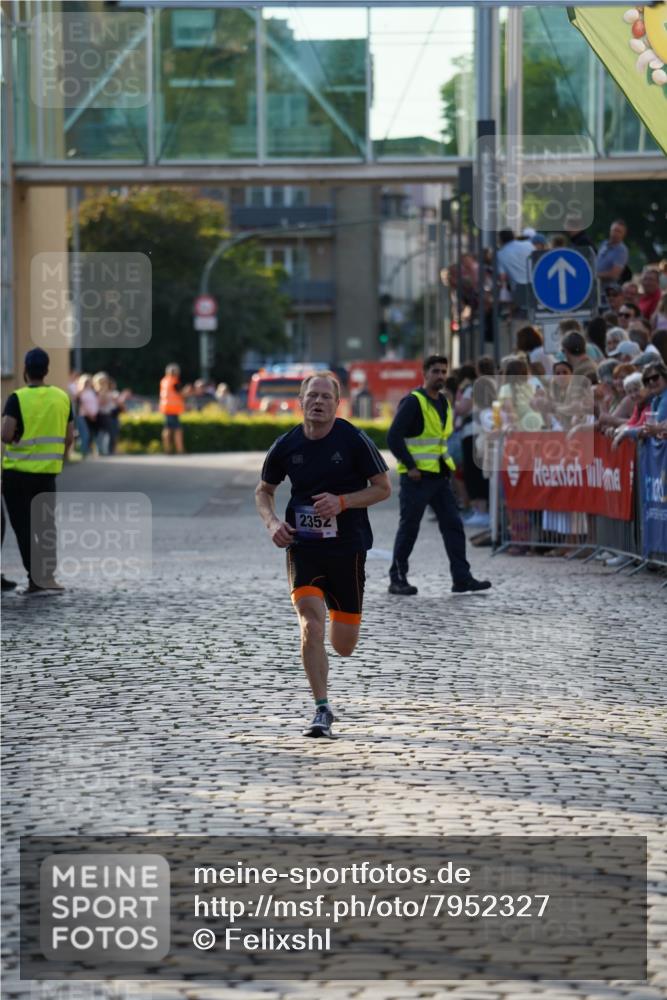 13.06.2025 - Holstenköstenlauf Felixshl http://msf.ph/oto/7952327 13.06.2025 19:39:48 Laufen 2352, 3741 meine-sportfotos.de