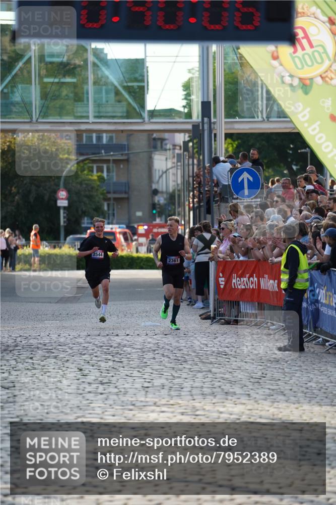 13.06.2025 - Holstenköstenlauf Felixshl http://msf.ph/oto/7952389 13.06.2025 19:40:05 Laufen 2361, 2544 meine-sportfotos.de