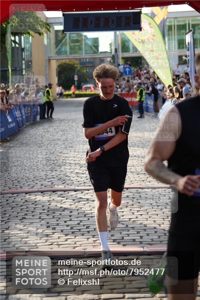 13.06.2025 - Holstenköstenlauf Felixshl http://msf.ph/oto/7952477 13.06.2025 19:40:12 Laufen 2361, 2544 meine-sportfotos.de