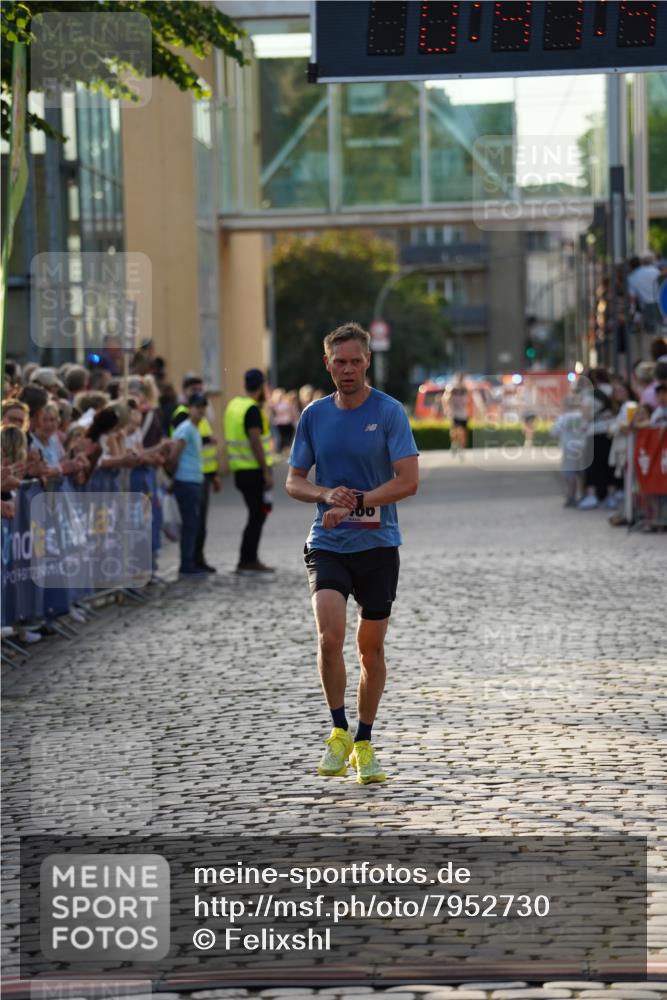 13.06.2025 - Holstenköstenlauf Felixshl http://msf.ph/oto/7952730 13.06.2025 19:41:49 Laufen 2466, 3948 meine-sportfotos.de