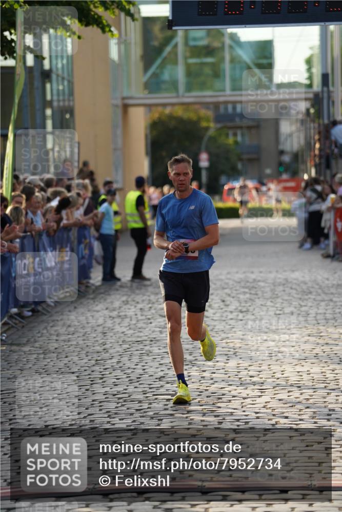 13.06.2025 - Holstenköstenlauf Felixshl http://msf.ph/oto/7952734 13.06.2025 19:41:49 Laufen 2466, 3948 meine-sportfotos.de