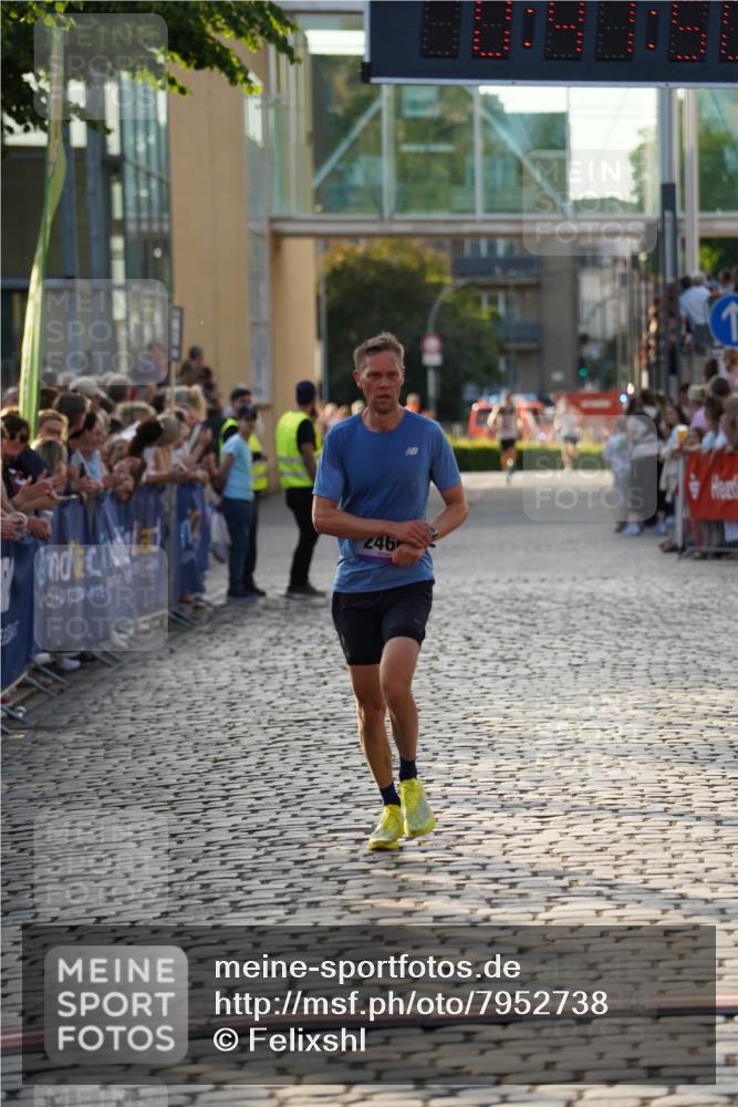 13.06.2025 - Holstenköstenlauf Felixshl http://msf.ph/oto/7952738 13.06.2025 19:41:49 Laufen 2466, 3948 meine-sportfotos.de