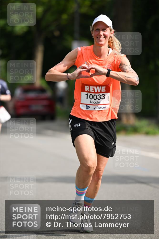 15.06.2025 - REWE Women's Run Dr. Thomas Lammeyer http://msf.ph/oto/7952753 15.06.2025 09:40:38 Laufen 8, 10033 meine-sportfotos.de