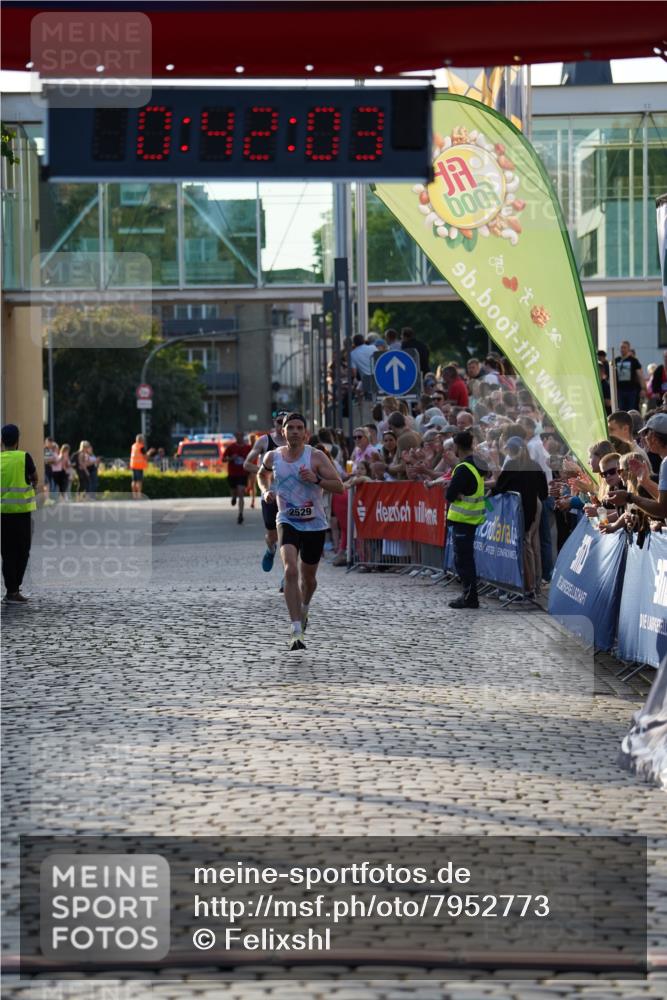 13.06.2025 - Holstenköstenlauf Felixshl http://msf.ph/oto/7952773 13.06.2025 19:42:03 Laufen 2529, 3213 meine-sportfotos.de