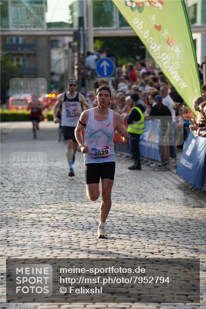 13.06.2025 - Holstenköstenlauf Felixshl http://msf.ph/oto/7952794 13.06.2025 19:42:04 Laufen 2529, 3213 meine-sportfotos.de