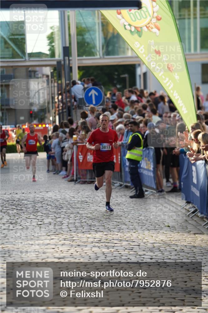 13.06.2025 - Holstenköstenlauf Felixshl http://msf.ph/oto/7952876 13.06.2025 19:42:12 Laufen 3213, 3811 meine-sportfotos.de