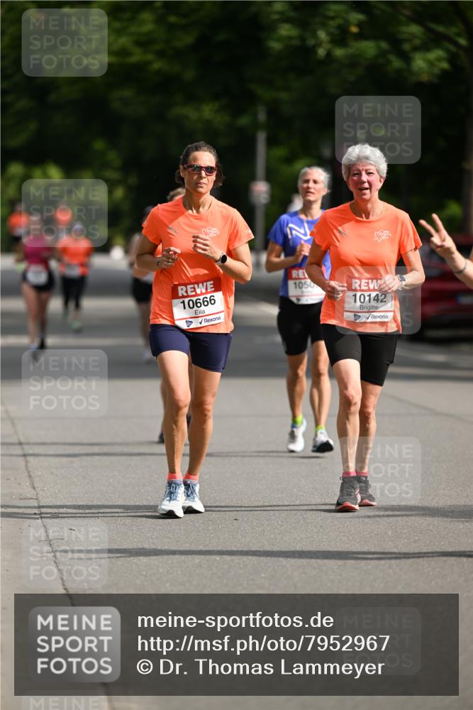 15.06.2025 - REWE Women's Run Dr. Thomas Lammeyer http://msf.ph/oto/7952967 15.06.2025 09:41:14 Laufen 10666, 1050, 10142 meine-sportfotos.de