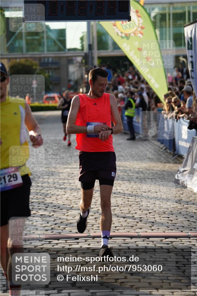 13.06.2025 - Holstenköstenlauf Felixshl http://msf.ph/oto/7953060 13.06.2025 19:42:33 Laufen 2106, 2129, 2230 meine-sportfotos.de