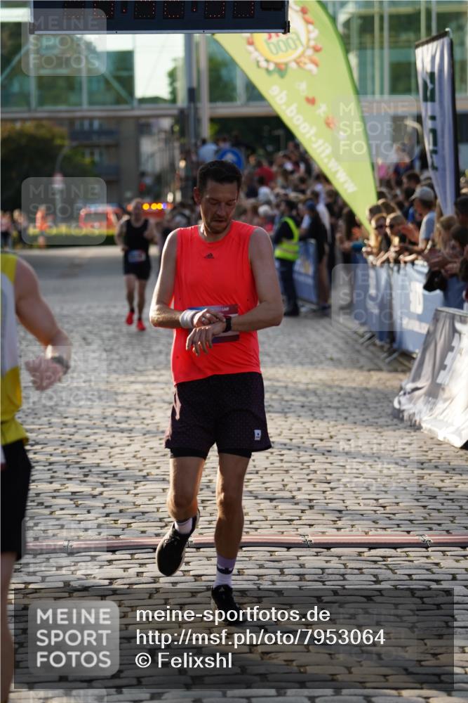13.06.2025 - Holstenköstenlauf Felixshl http://msf.ph/oto/7953064 13.06.2025 19:42:33 Laufen 2106, 2129, 2230 meine-sportfotos.de