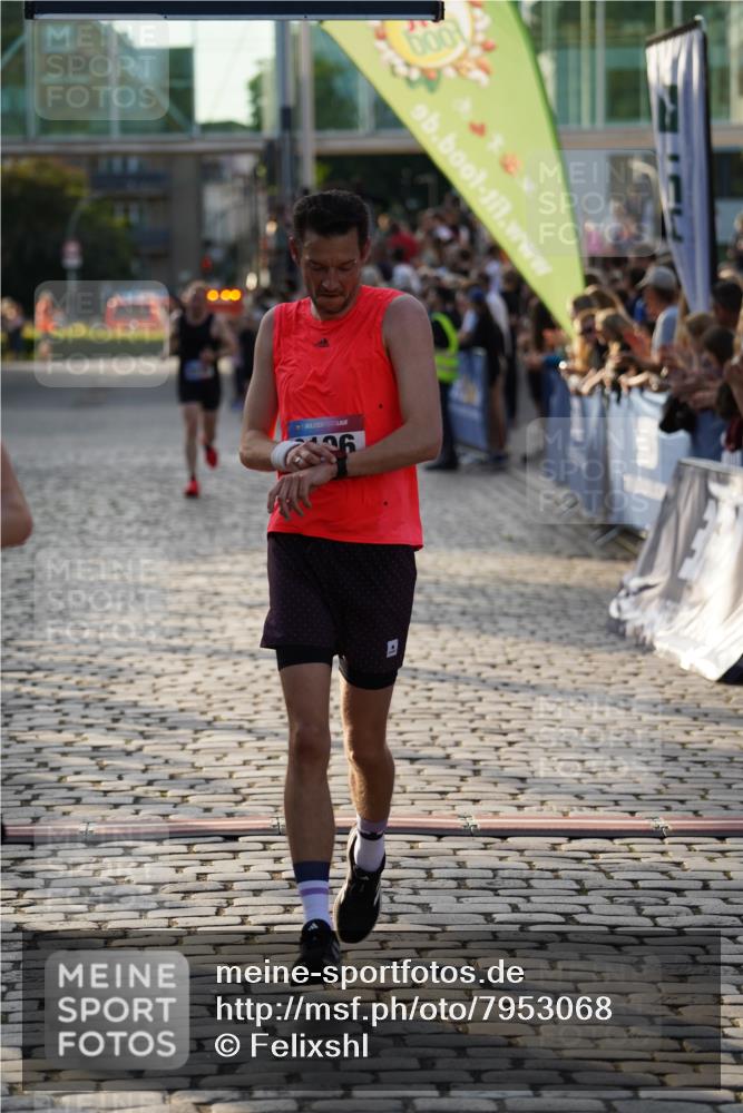 13.06.2025 - Holstenköstenlauf Felixshl http://msf.ph/oto/7953068 13.06.2025 19:42:34 Laufen 2106, 2129, 2230 meine-sportfotos.de