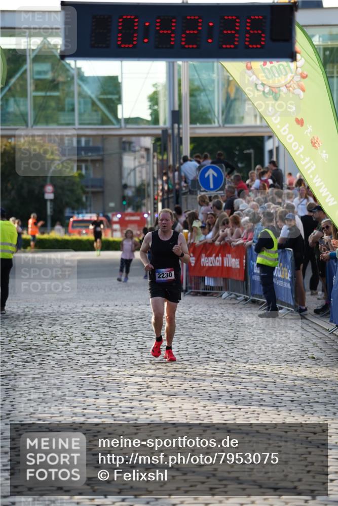 13.06.2025 - Holstenköstenlauf Felixshl http://msf.ph/oto/7953075 13.06.2025 19:42:35 Laufen 2106, 2129, 2230 meine-sportfotos.de