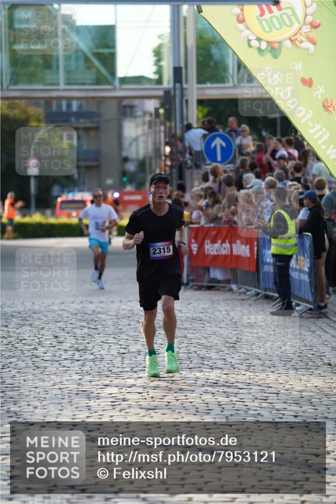 13.06.2025 - Holstenköstenlauf Felixshl http://msf.ph/oto/7953121 13.06.2025 19:42:52 Laufen 2142, 2315 meine-sportfotos.de