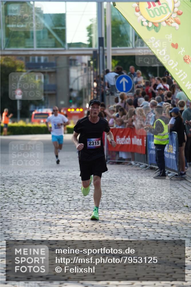 13.06.2025 - Holstenköstenlauf Felixshl http://msf.ph/oto/7953125 13.06.2025 19:42:52 Laufen 2142, 2315 meine-sportfotos.de