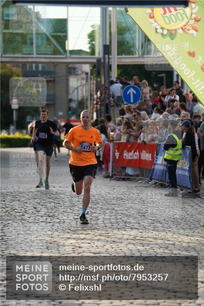 13.06.2025 - Holstenköstenlauf Felixshl http://msf.ph/oto/7953257 13.06.2025 19:43:03 Laufen 2142, 2332, 2473 meine-sportfotos.de