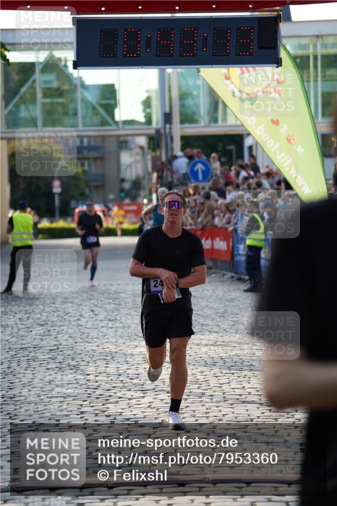 13.06.2025 - Holstenköstenlauf Felixshl http://msf.ph/oto/7953360 13.06.2025 19:43:12 Laufen 2081, 2139, 2332, 2411 meine-sportfotos.de