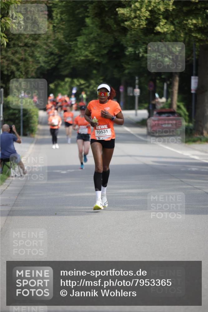15.06.2025 - REWE Women's Run Jannik Wohlers http://msf.ph/oto/7953365 15.06.2025 08:48:33 Laufen 710777, 10531 meine-sportfotos.de