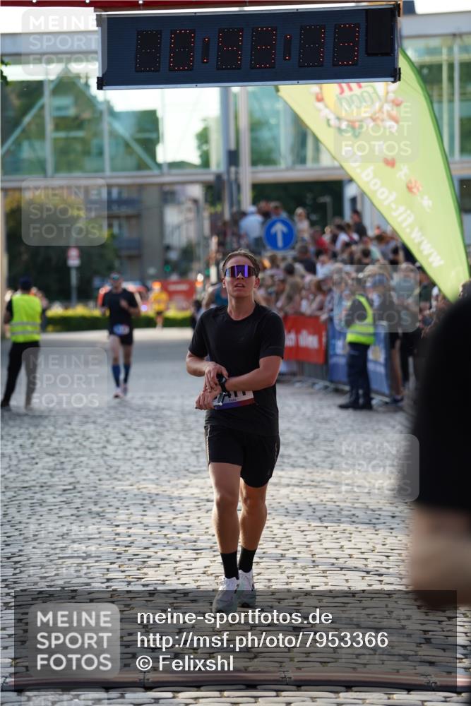 13.06.2025 - Holstenköstenlauf Felixshl http://msf.ph/oto/7953366 13.06.2025 19:43:12 Laufen 2081, 2139, 2332, 2411 meine-sportfotos.de