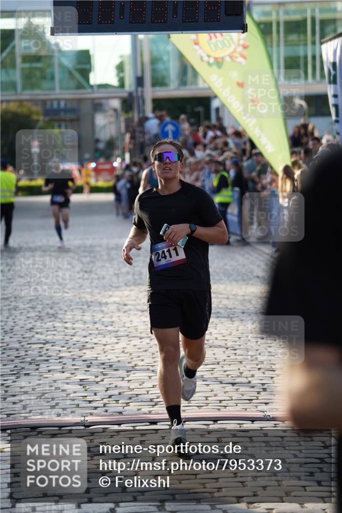 13.06.2025 - Holstenköstenlauf Felixshl http://msf.ph/oto/7953373 13.06.2025 19:43:13 Laufen 2081, 2139, 2332, 2411 meine-sportfotos.de
