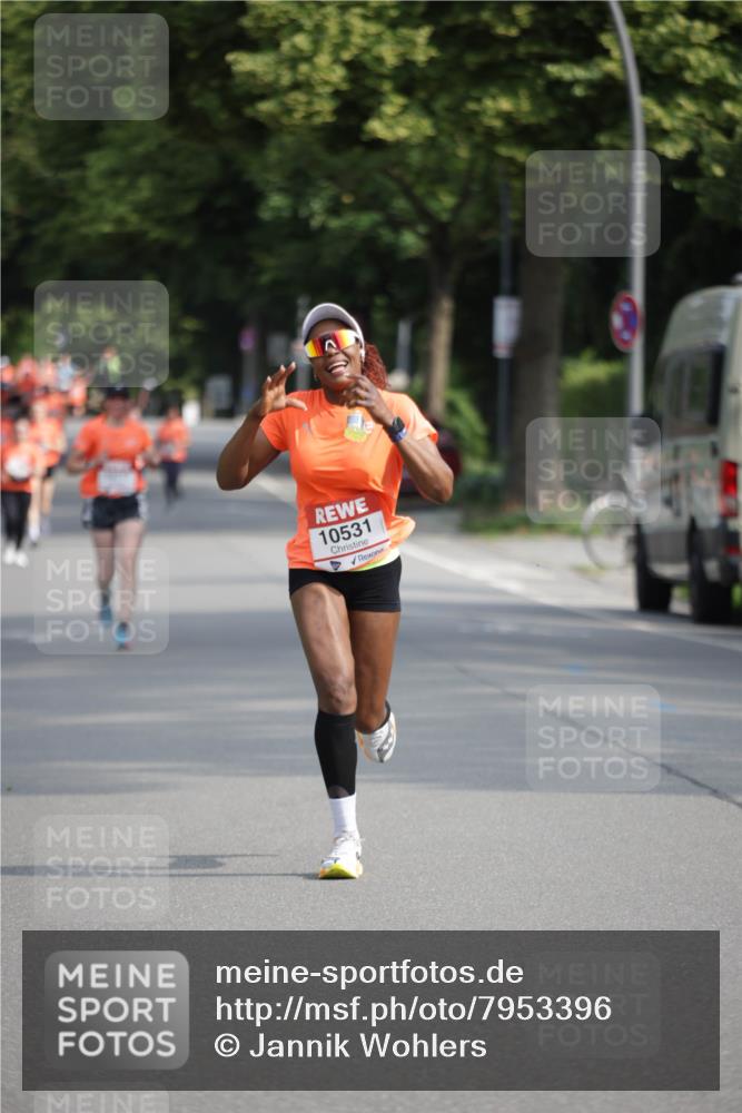 15.06.2025 - REWE Women's Run Jannik Wohlers http://msf.ph/oto/7953396 15.06.2025 08:48:34 Laufen 10531 meine-sportfotos.de