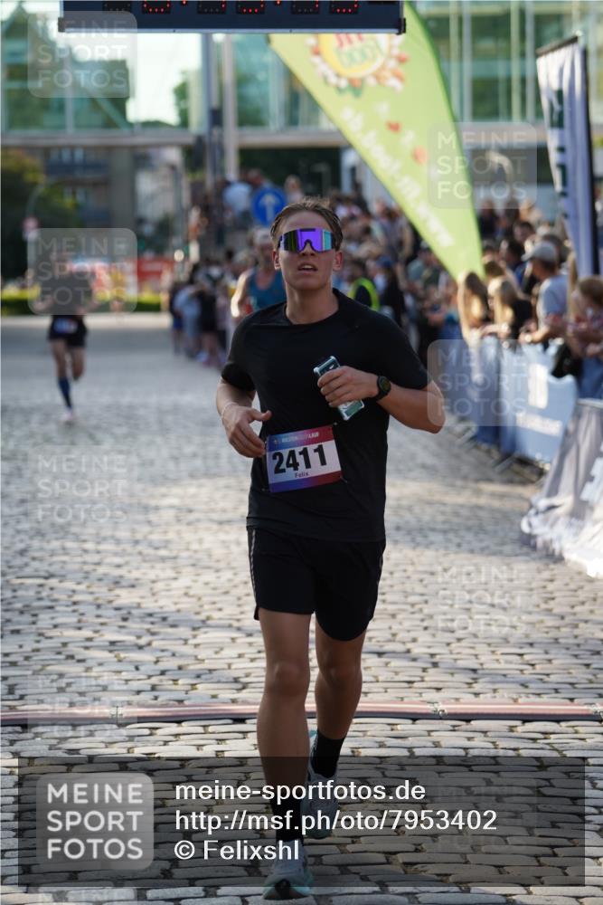 13.06.2025 - Holstenköstenlauf Felixshl http://msf.ph/oto/7953402 13.06.2025 19:43:14 Laufen 2081, 2139, 2411 meine-sportfotos.de