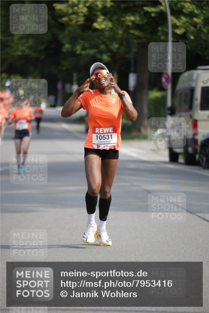 15.06.2025 - REWE Women's Run Jannik Wohlers http://msf.ph/oto/7953416 15.06.2025 08:48:35 Laufen 10531 meine-sportfotos.de