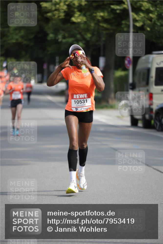 15.06.2025 - REWE Women's Run Jannik Wohlers http://msf.ph/oto/7953419 15.06.2025 08:48:35 Laufen 10531 meine-sportfotos.de