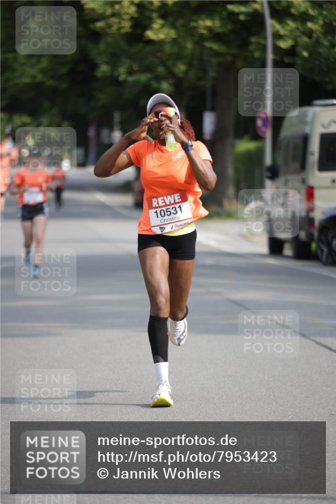 15.06.2025 - REWE Women's Run Jannik Wohlers http://msf.ph/oto/7953423 15.06.2025 08:48:35 Laufen 10531 meine-sportfotos.de