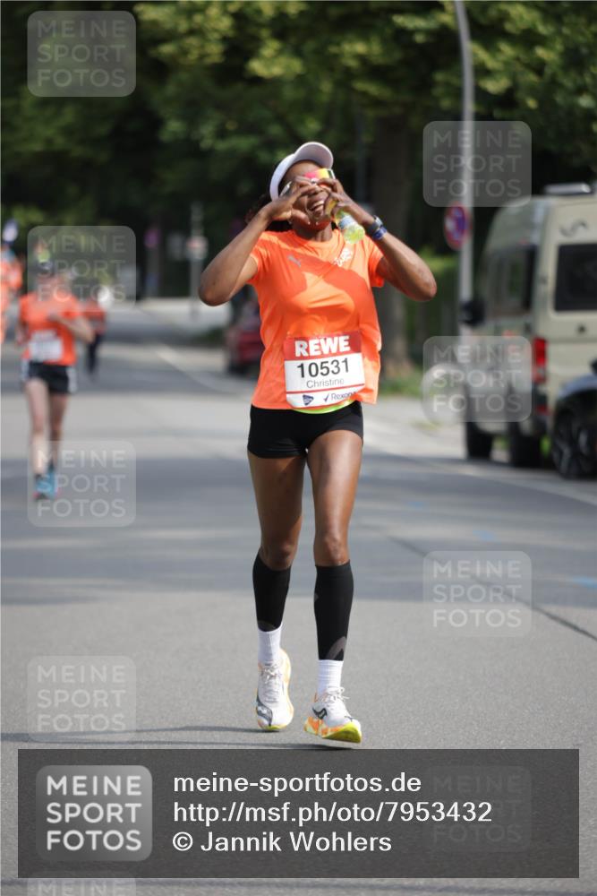 15.06.2025 - REWE Women's Run Jannik Wohlers http://msf.ph/oto/7953432 15.06.2025 08:48:35 Laufen 10531 meine-sportfotos.de