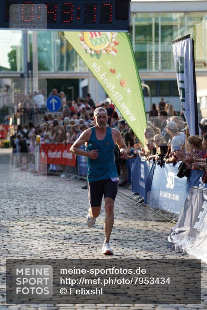 13.06.2025 - Holstenköstenlauf Felixshl http://msf.ph/oto/7953434 13.06.2025 19:43:16 Laufen 2081, 2139, 2411 meine-sportfotos.de