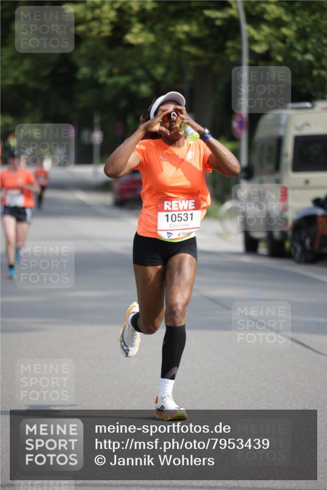 15.06.2025 - REWE Women's Run Jannik Wohlers http://msf.ph/oto/7953439 15.06.2025 08:48:36 Laufen 10531 meine-sportfotos.de