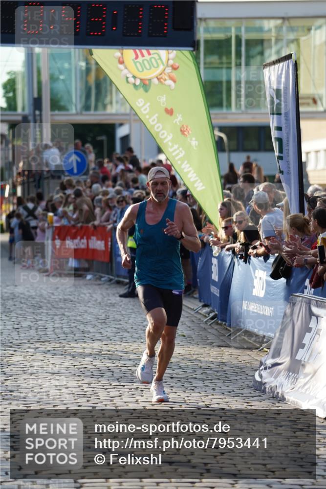 13.06.2025 - Holstenköstenlauf Felixshl http://msf.ph/oto/7953441 13.06.2025 19:43:16 Laufen 2081, 2139, 2411 meine-sportfotos.de