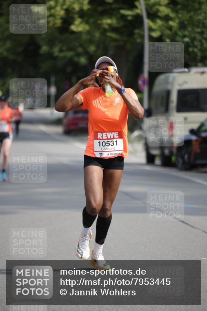 15.06.2025 - REWE Women's Run Jannik Wohlers http://msf.ph/oto/7953445 15.06.2025 08:48:36 Laufen 10531 meine-sportfotos.de