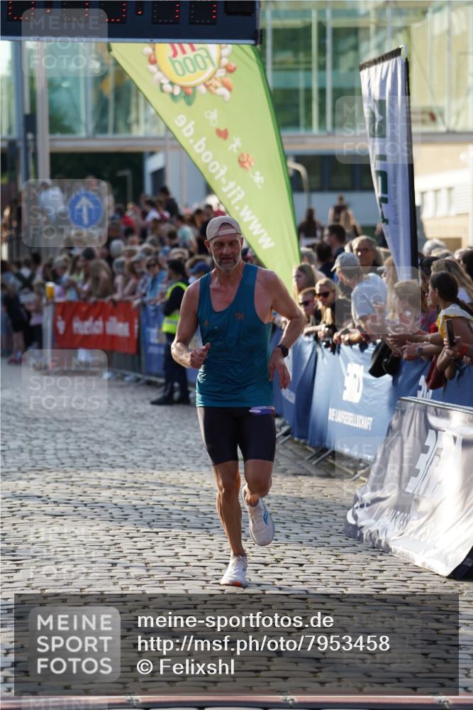13.06.2025 - Holstenköstenlauf Felixshl http://msf.ph/oto/7953458 13.06.2025 19:43:16 Laufen 2081, 2139, 2411 meine-sportfotos.de