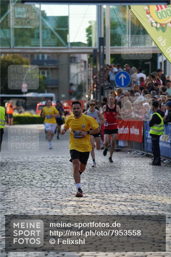 13.06.2025 - Holstenköstenlauf Felixshl http://msf.ph/oto/7953558 13.06.2025 19:43:32 Laufen 2296, 2767, 3066 meine-sportfotos.de